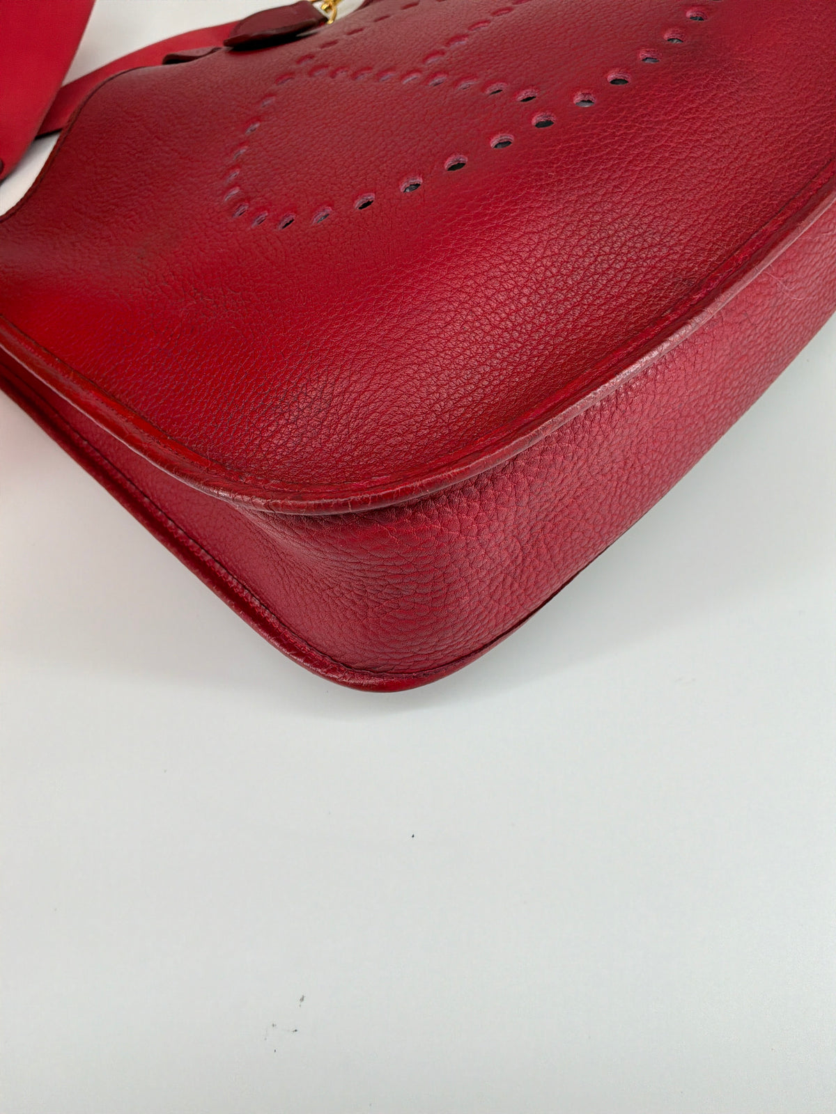 Hermès Evelyne I Clemence Leather Crossbody Bag – Red