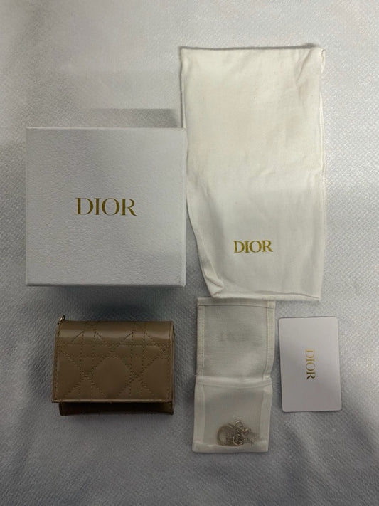 Dior Lady Dior Micro Vanity Case, Beige Patent Leather – Excellent
