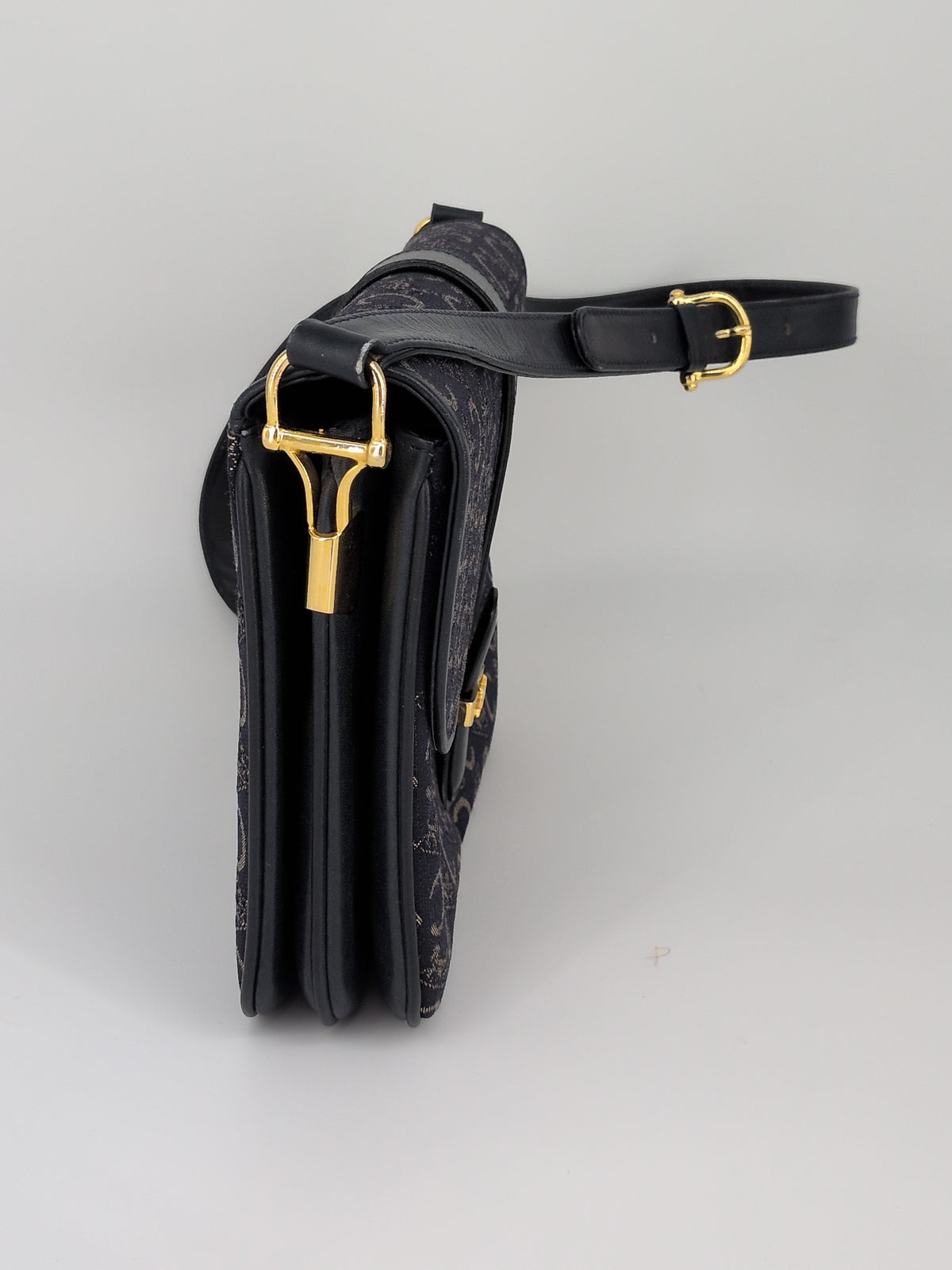 Celine Vintage Leather Crossbody Bag – Black